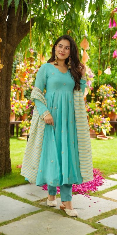 SRK 5298 Pink Faux Georgette With Embroidery Work With Fancy Full Sleeve Gown Perfect for Wedding, Party, Pooja, Mehendi, Traditional Day . Best Price 1999 | Gowns, Bollywood Gowns, Creative Gowns, Designer Gowns, Embroidered Gowns, Party Wear Gowns