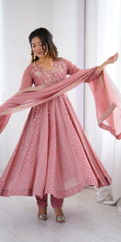 SRK 5293 Peach With Crunchy Silk With Fully Flair with Lace Work & Embroidery Work Anarkali Gown . Introductory Price ₹2149. Delivery 4-6 Worki | Gowns, Bollywood Gowns, Creative Gowns, Designer Gowns, Embroidered Gowns, Party Wear Gowns