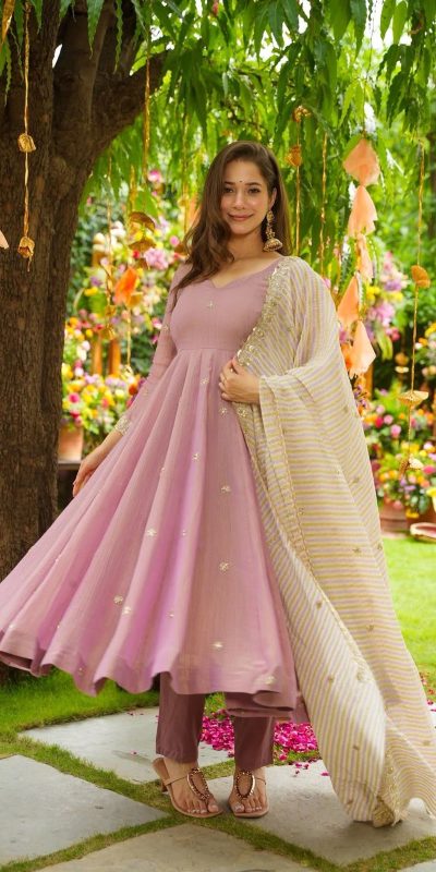 SRK 5298 Pink Faux Georgette With Embroidery Work With Fancy Full Sleeve Gown Perfect for Wedding, Party, Pooja, Mehendi, Traditional Day . Best Price 1999 | Gowns, Bollywood Gowns, Creative Gowns, Designer Gowns, Embroidered Gowns, Party Wear Gowns
