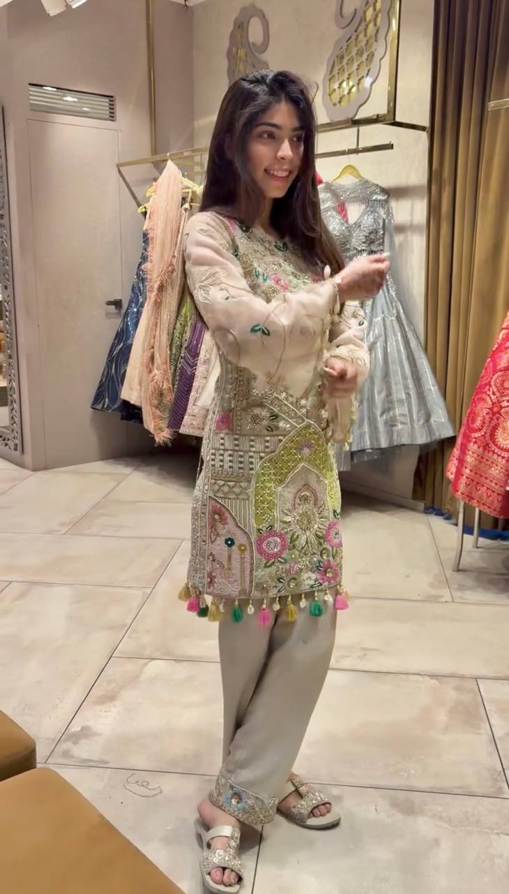 Cream Faux Georgette With Mirror Work Salwar Suit - Image 3