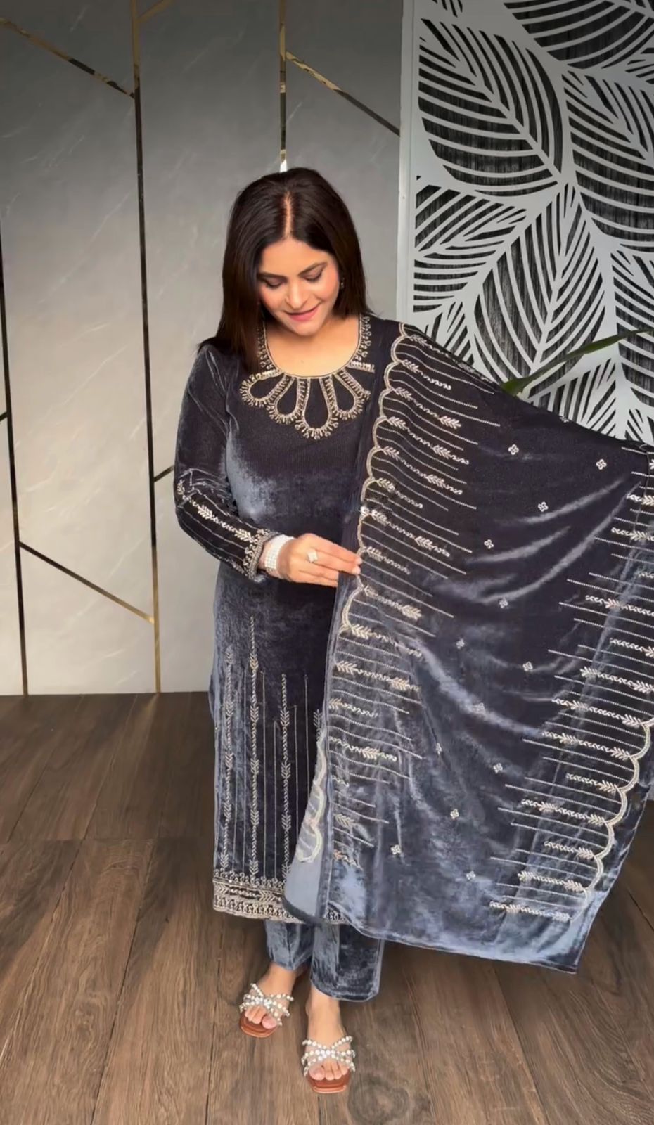 Grey Viscose Velvet With Embroidery Salwar Suit - Image 3