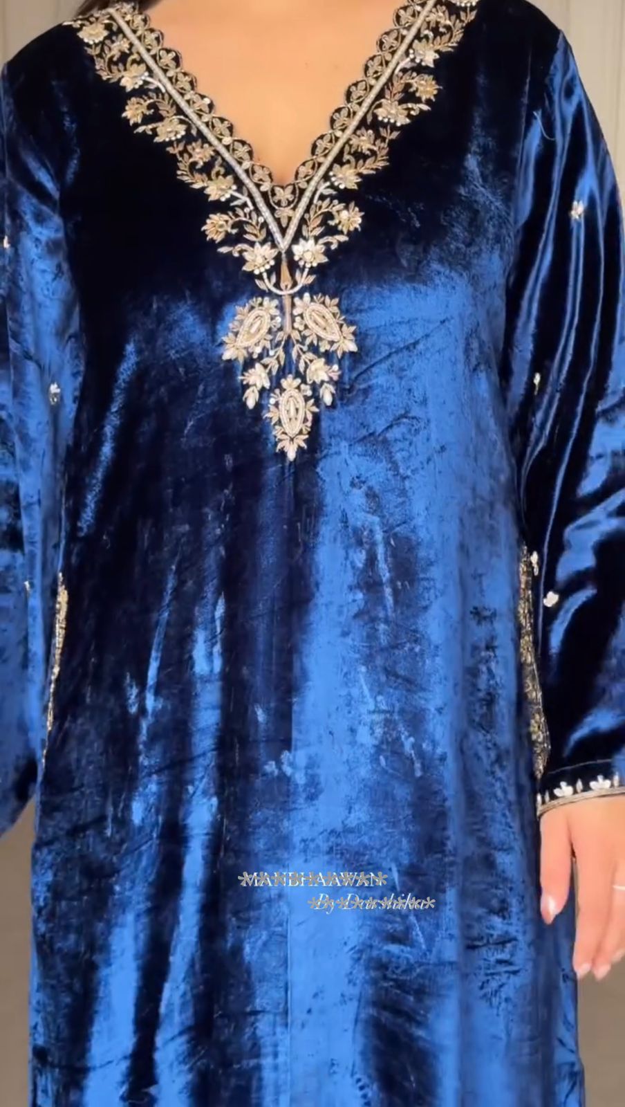 Navy Blue Velvet Embroidery Lace Work Salwar Suit - Image 3