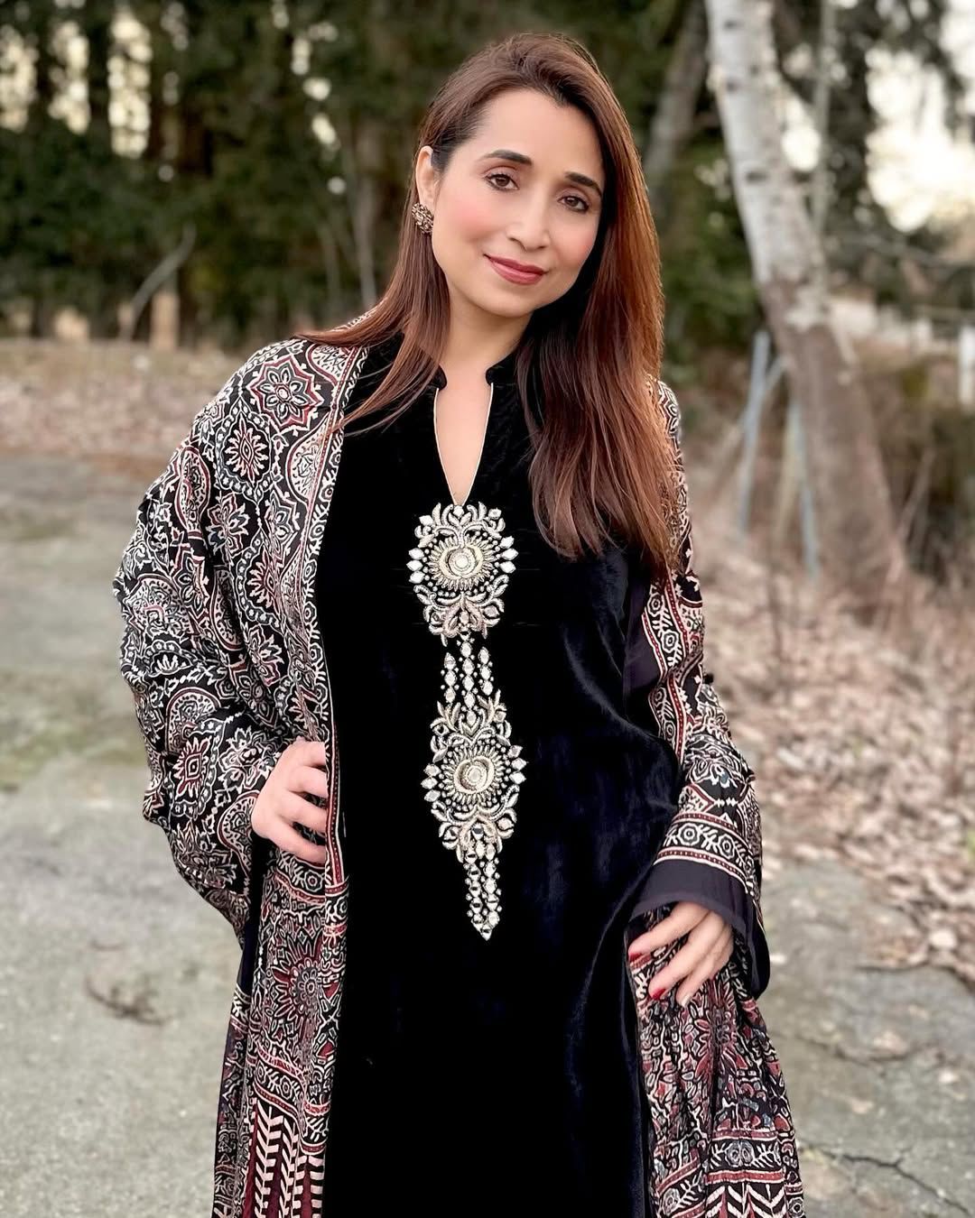 Navy Blue Velvet Sequence Work Salwar Suit - Image 4