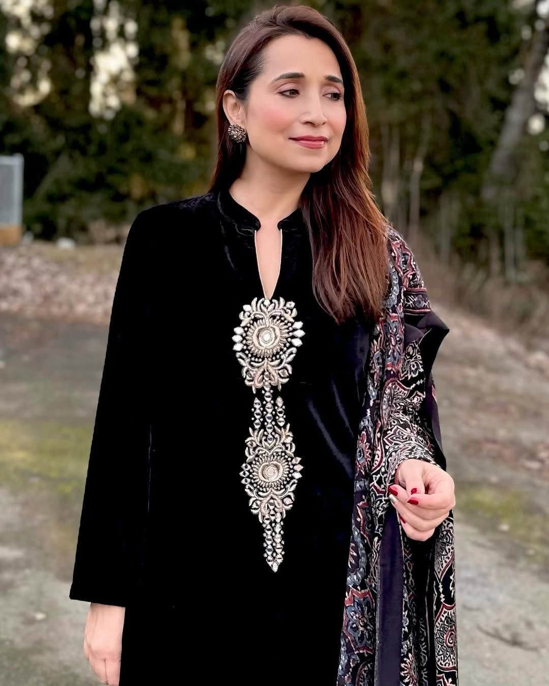 Navy Blue Velvet Sequence Work Salwar Suit - Image 3