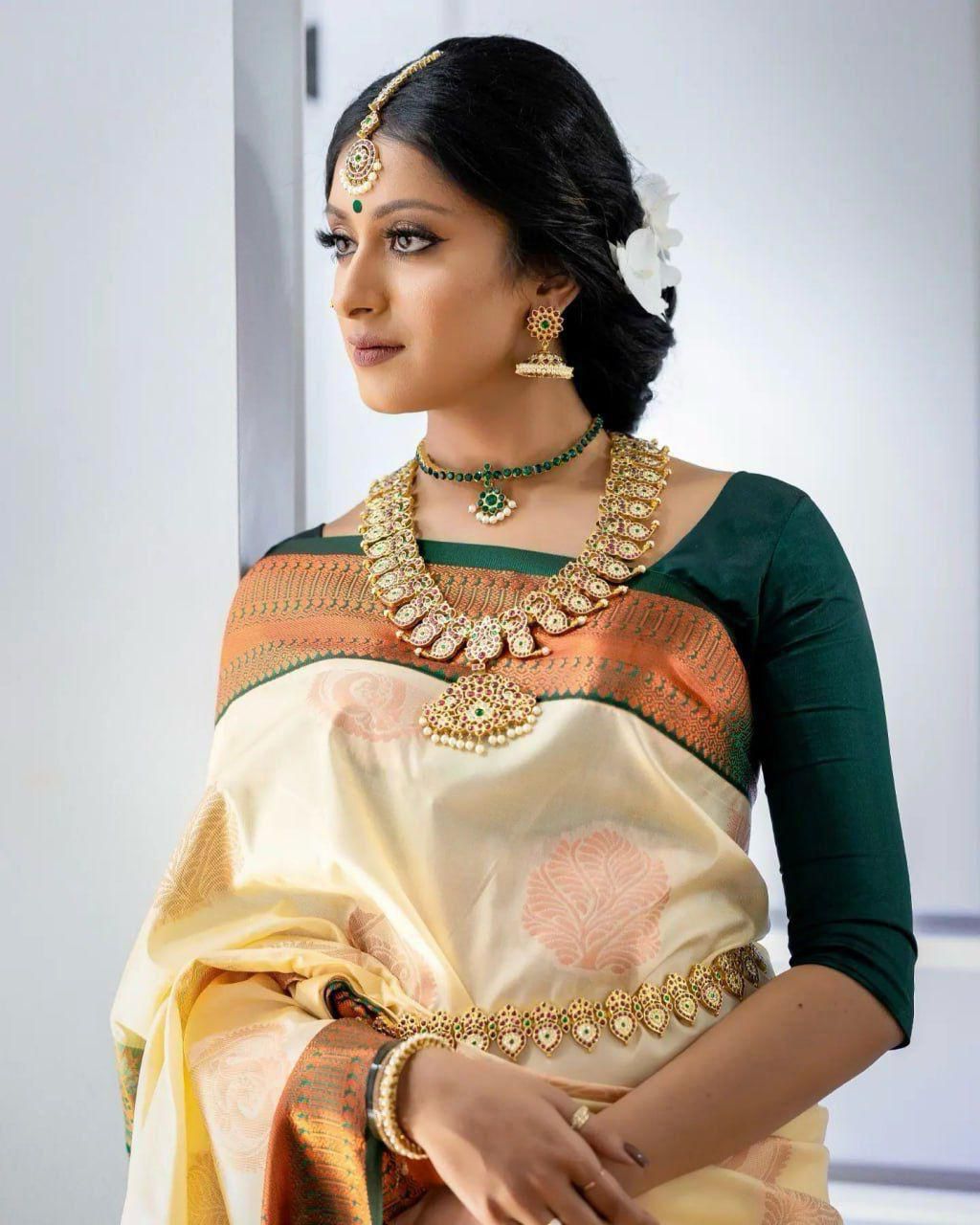 Off White Soft Lichi Silk Lace Border Work Saree - Image 5