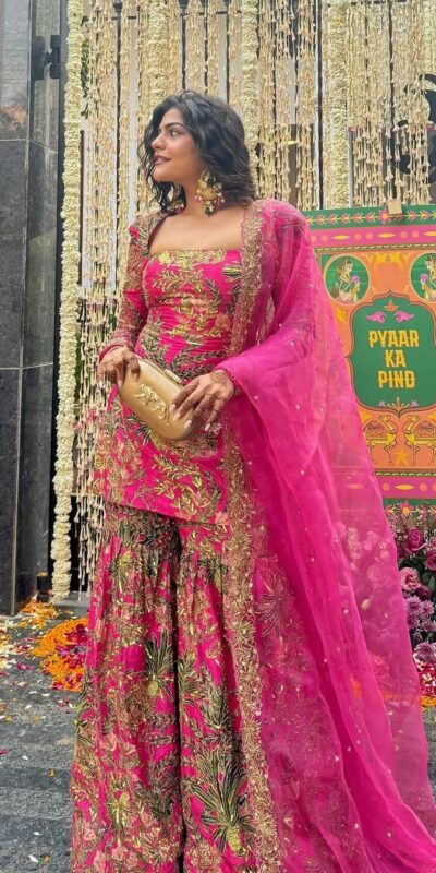 BD 1731 Pink Silk- Faux Georgette Digital Print Salwar Suit Casual, Wedding, Party, Festive, Events Etc.4-6 Working Days@ 1999/-only | Jump Suits, Salwar suit, Casual Suits, Creative suits, Designer Suits, Palazzo Suits, Party Wear Suits, Patiala Suits, Straight Suits