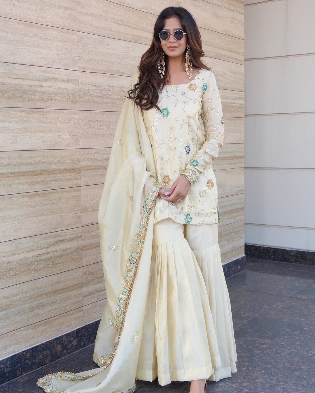 Off White Chinnon Embroidery Work Salwar Suit - Image 4