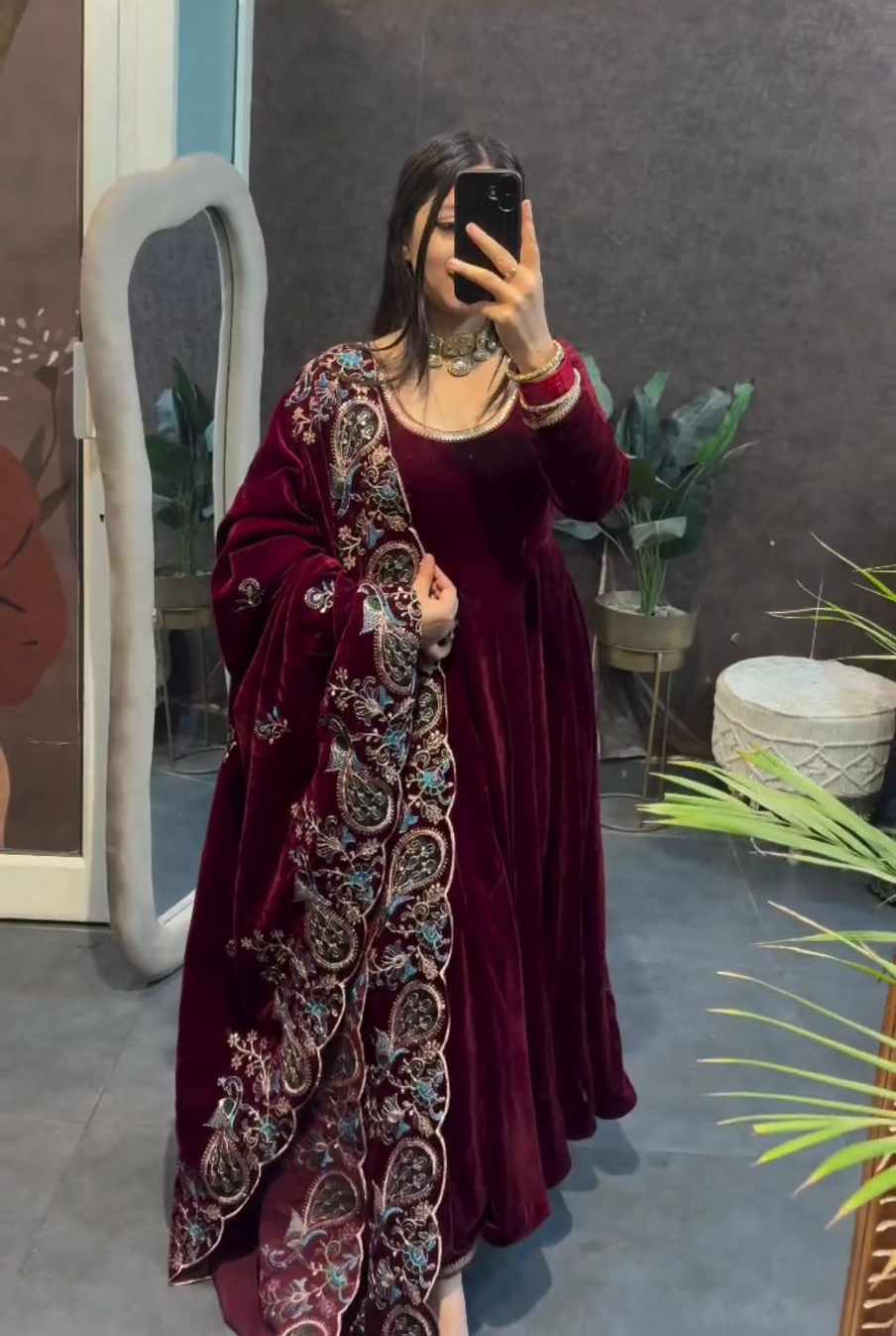 Maroon 9000 Velvet Embroidery Lace Work Salwar Suit - Image 3