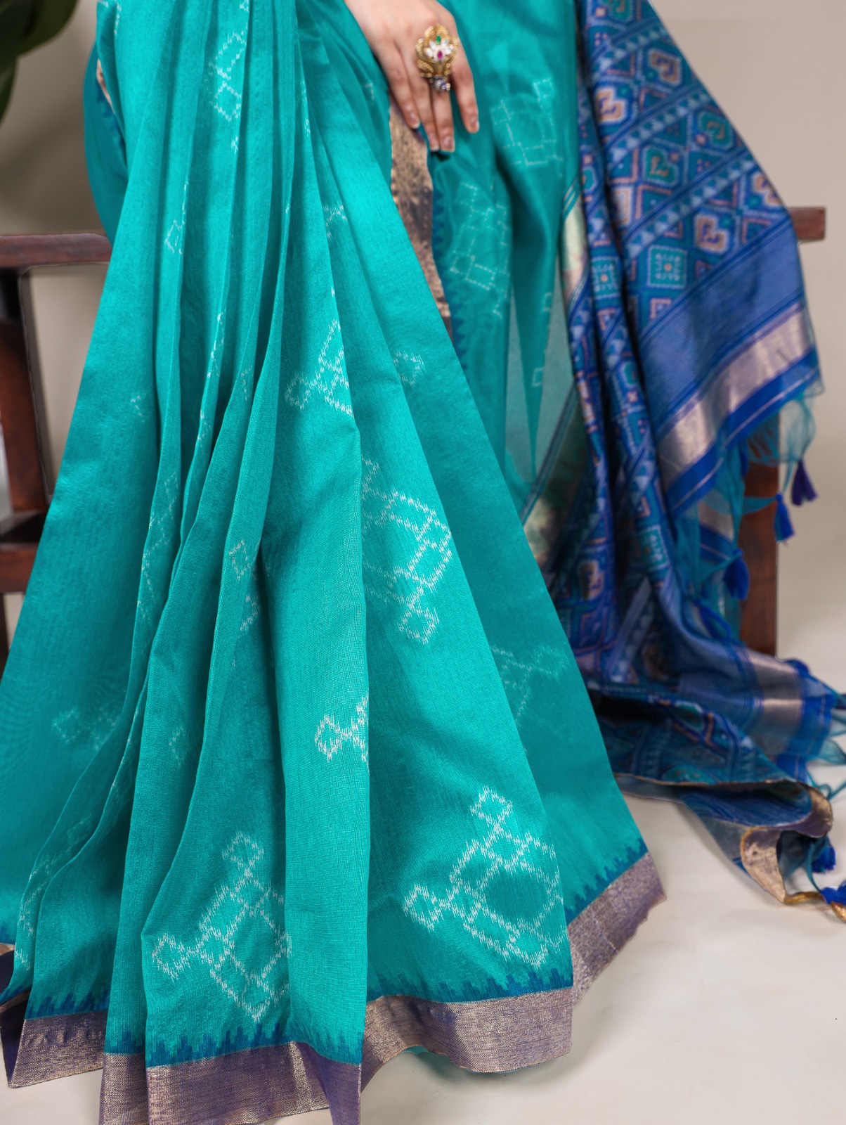Firozi Jacquard Weaving Saree - Image 3