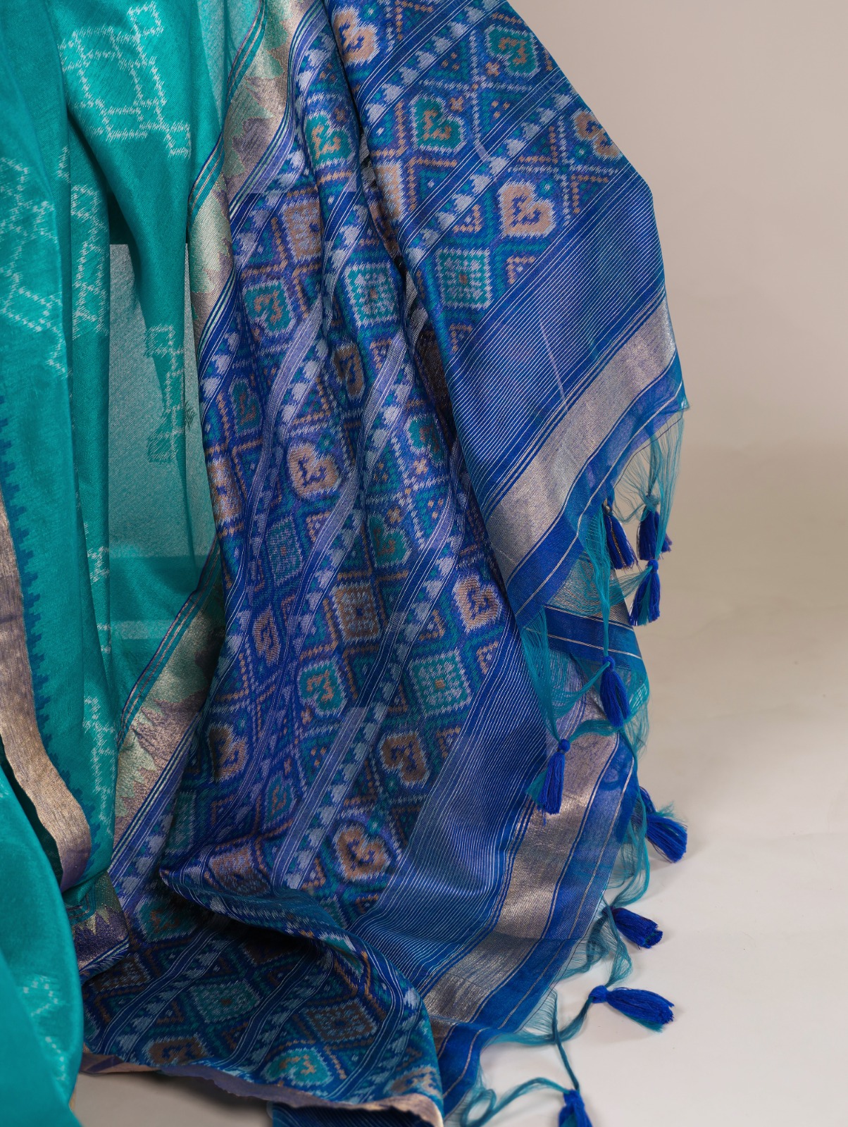 Firozi Jacquard Weaving Saree - Image 4