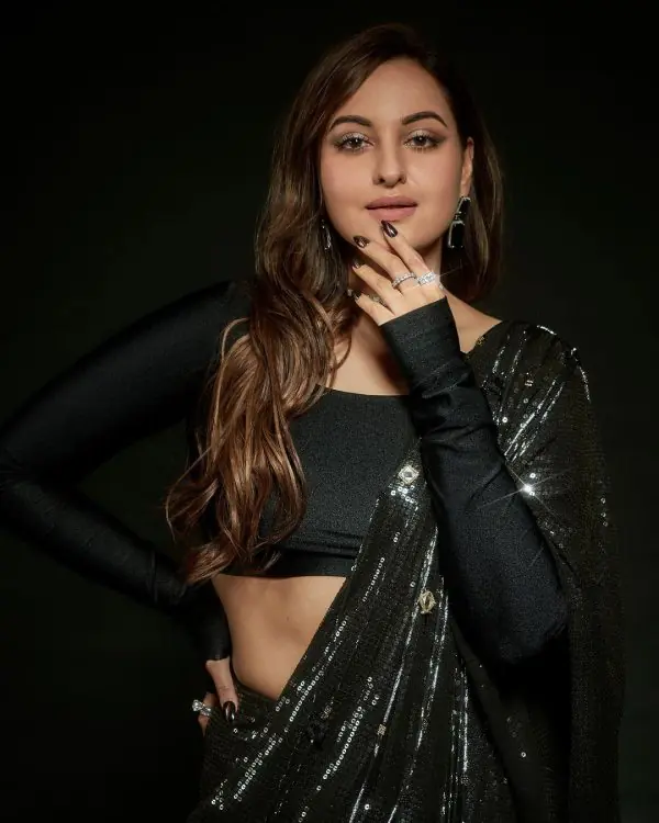 Black Georgette Heavy Sequins Embroidery Saree - Image 3