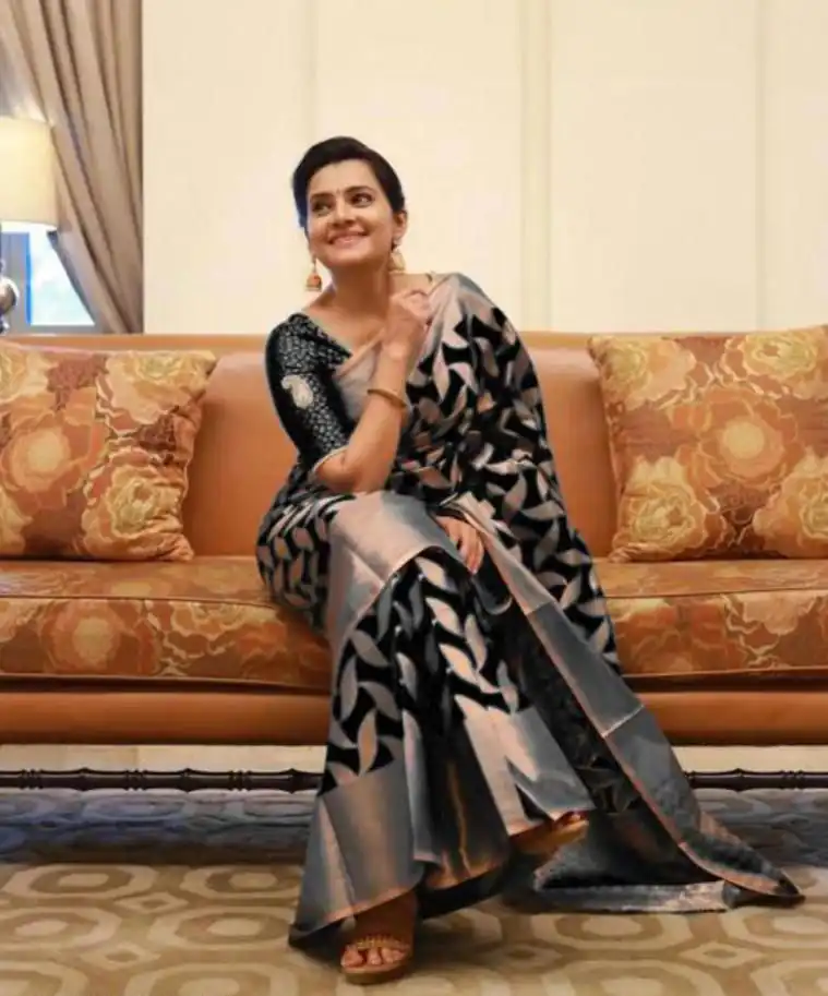 KP 4057 Black Color Soft Lichi Silk Jacquard On All Over Saree Casual, Party Wear, Wedding, Events Etc. Expected Delivery 4-6 Working Days @1349/- | Sarees, Bollywood Sarees, Creative Sarees, Designer Sarees, Embroidered Sarees, Ethnic Saree, Modern Digital sarees, Party Wear Sarees