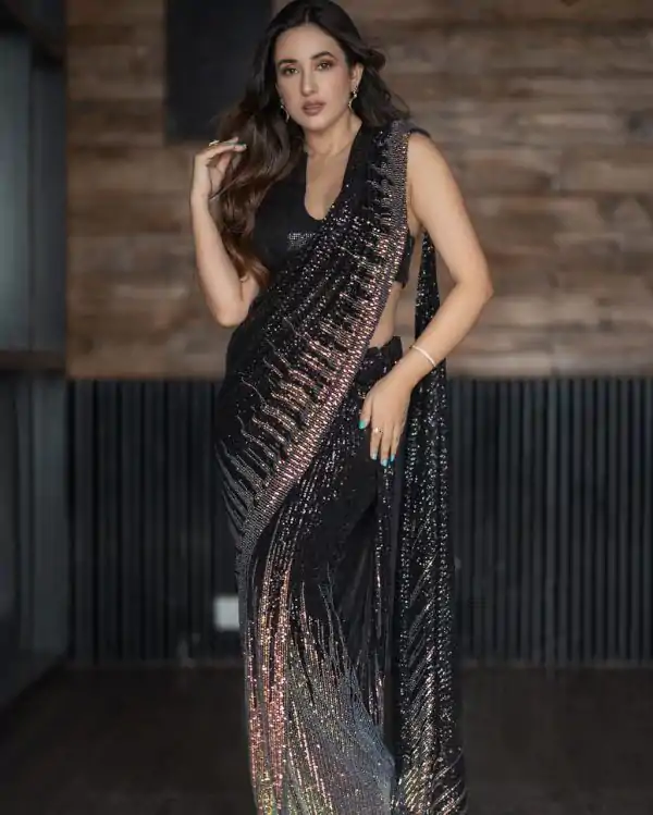 Black Georgette Sequins All Over Peiping Lace Saree - Image 3