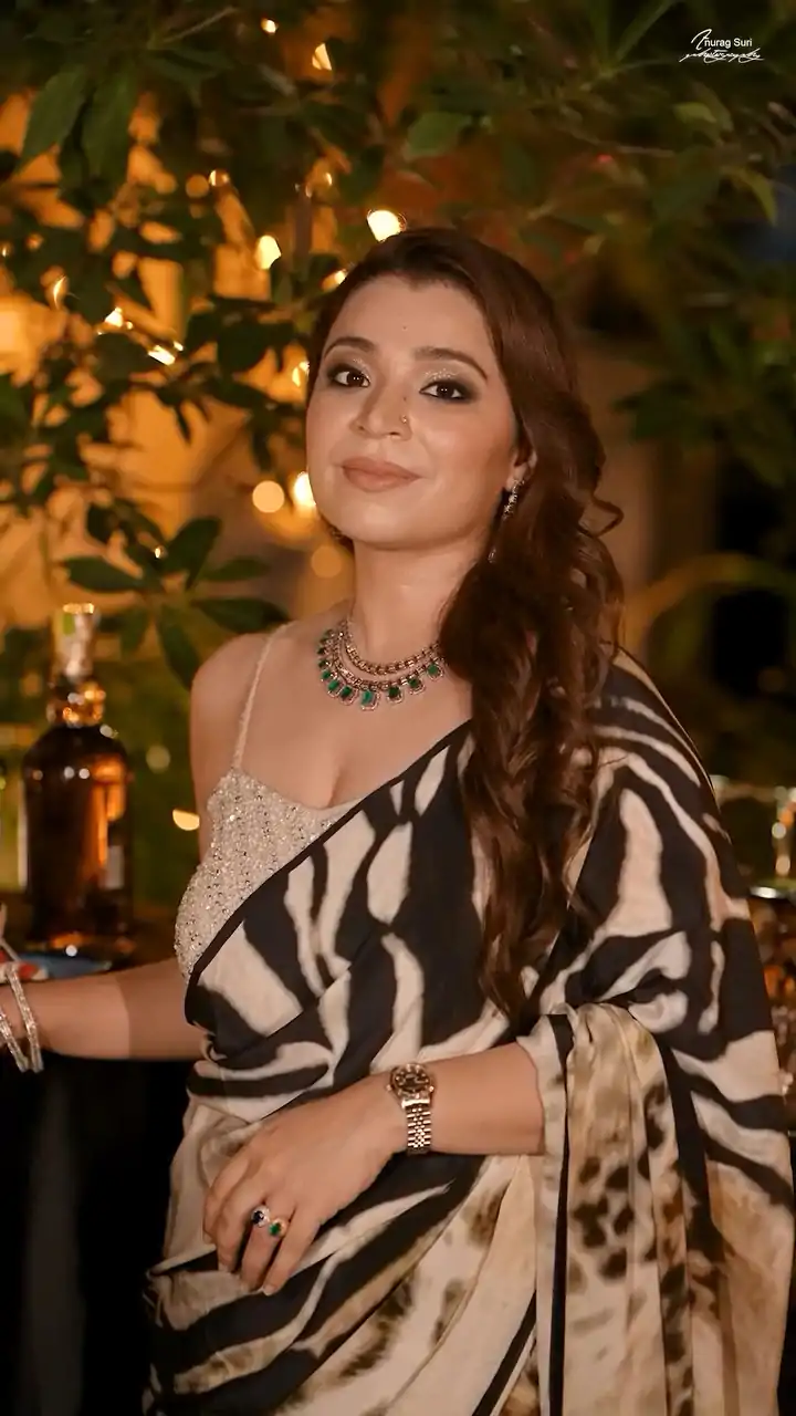 BT 410 Cream Color Vichitra Silk Digital Prints Work Saree Casual, Wedding, Festive, Events . Expected Delivery  4-6 Working Days @1624/- only                                                                                                                                           | Sarees, Bollywood Sarees, Creative Sarees, Designer Sarees, Embroidered Sarees, Ethnic Saree, Modern Digital sarees, Party Wear Sarees