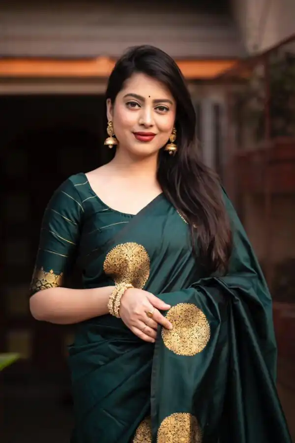 Bottle Green Soft Silk Cloth Pallu Saree - Image 2