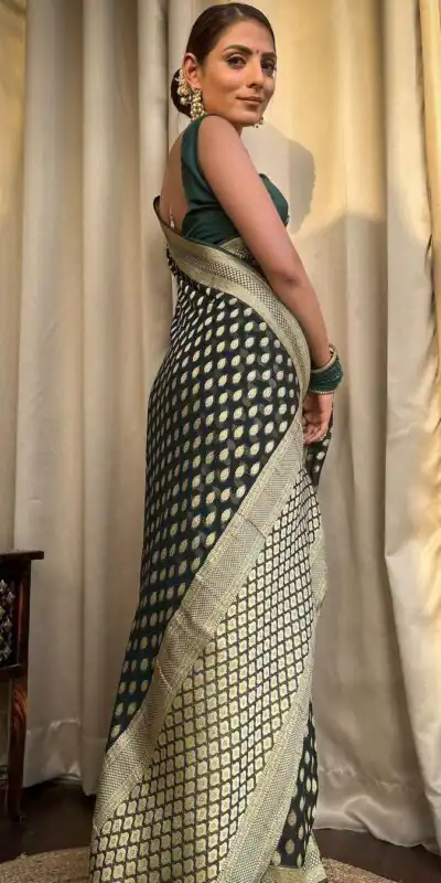 KP 5083 Green Soft Lichi Silk Perfect for Wedding, Party, Family Gatherings, Sangeet, Diwali Cloth. Saree. Get it for ₹1399. Delivery 4-6 Working Days. | Sarees, Bollywood Sarees, Creative Sarees, Designer Sarees, Embroidered Sarees, Ethnic Saree, Modern Digital sarees, Party Wear Sarees