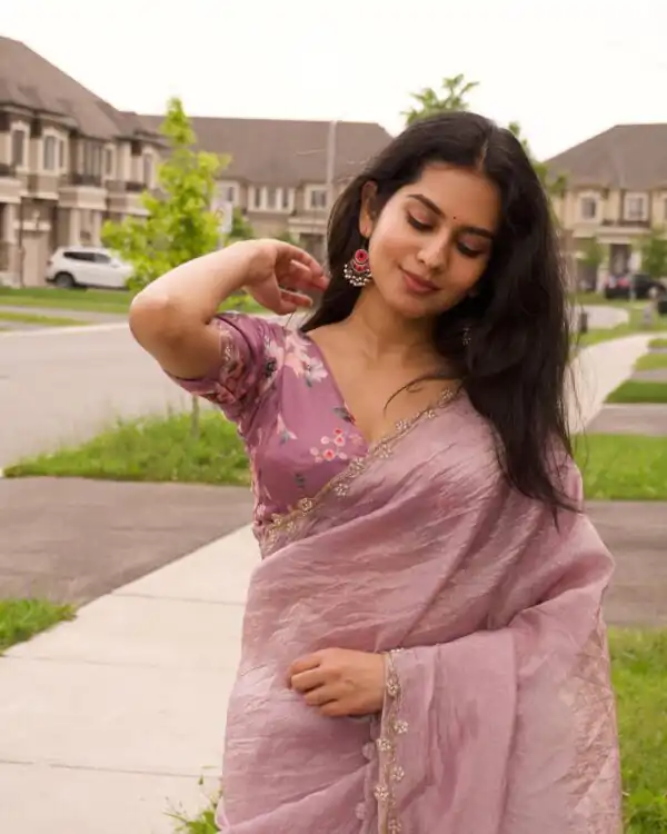 Lavender Gold Crush Lace Border Work Saree - Image 7