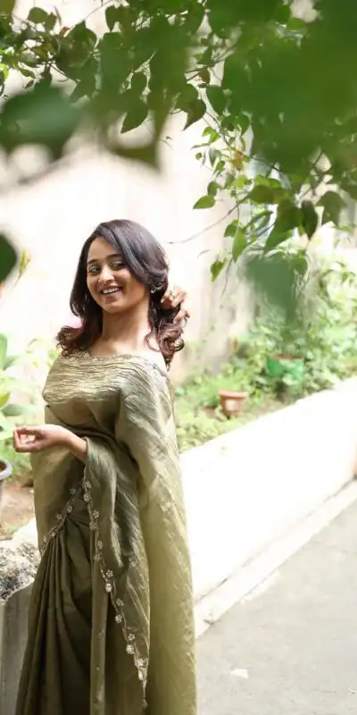 AC Gold Crush Mehendi Gold Crush with Lace Border & Lace Work Saree . Festive Deal ₹2599. Delivery 4-6 Working Days. Shop now. | Sarees, Bollywood Sarees, Creative Sarees, Designer Sarees, Embroidered Sarees, Ethnic Saree, Modern Digital sarees, Party Wear Sarees