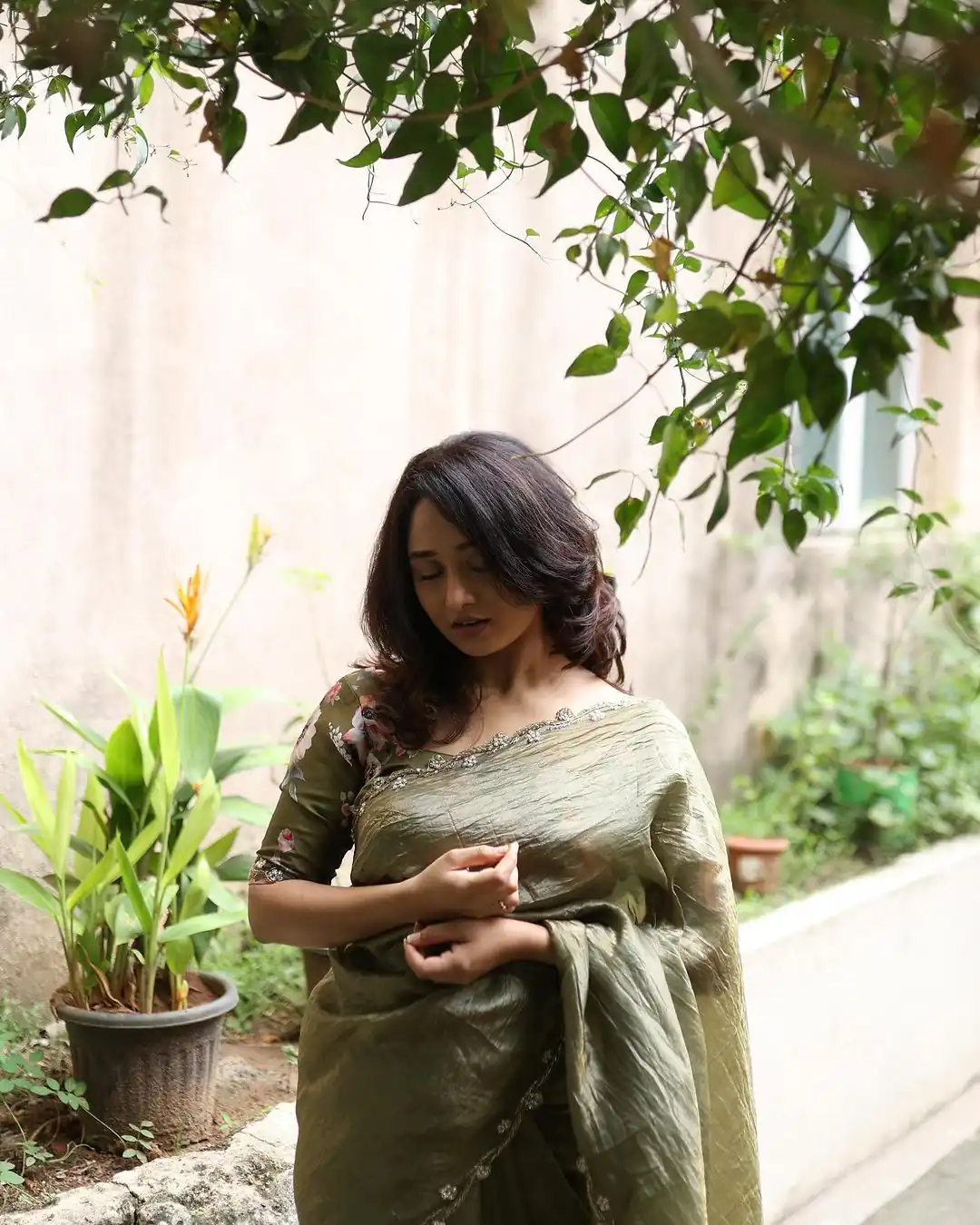 AC Gold Crush Mehendi Gold Crush with Lace Border & Lace Work Saree . Festive Deal ₹2599. Delivery 4-6 Working Days. Shop now. | Sarees, Bollywood Sarees, Creative Sarees, Designer Sarees, Embroidered Sarees, Ethnic Saree, Modern Digital sarees, Party Wear Sarees