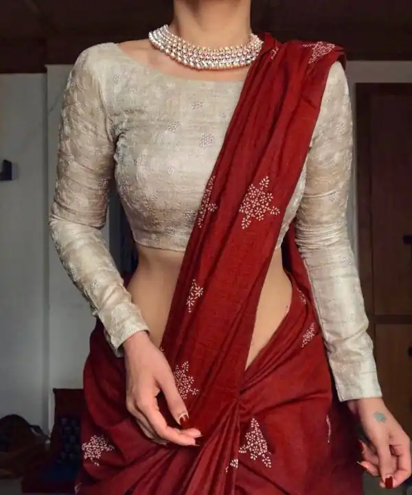 Red Natural Silk With Thread Embroidery Saree - Image 2