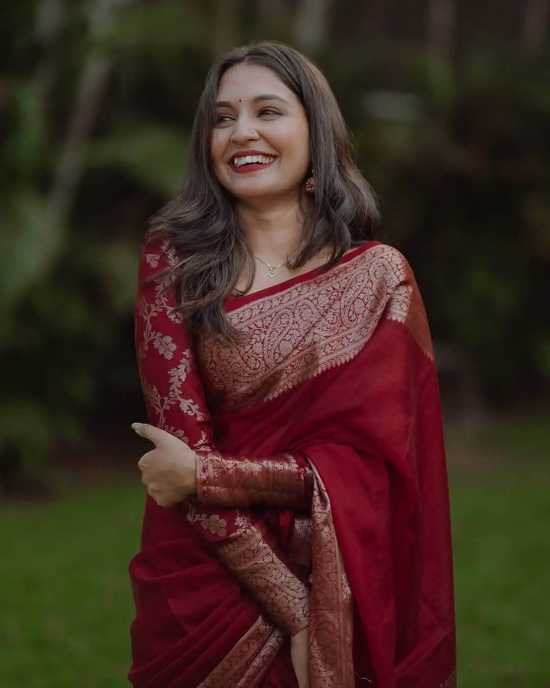 KP 6034 Red Soft Lichi Silk Saree with Lace Border & Lace Work. Exclusive Offer ₹1349. Delivery 4-6 Working Days. Shop now. | Sarees, Bollywood Sarees, Creative Sarees, Designer Sarees, Embroidered Sarees, Ethnic Saree, Modern Digital sarees, Party Wear Sarees