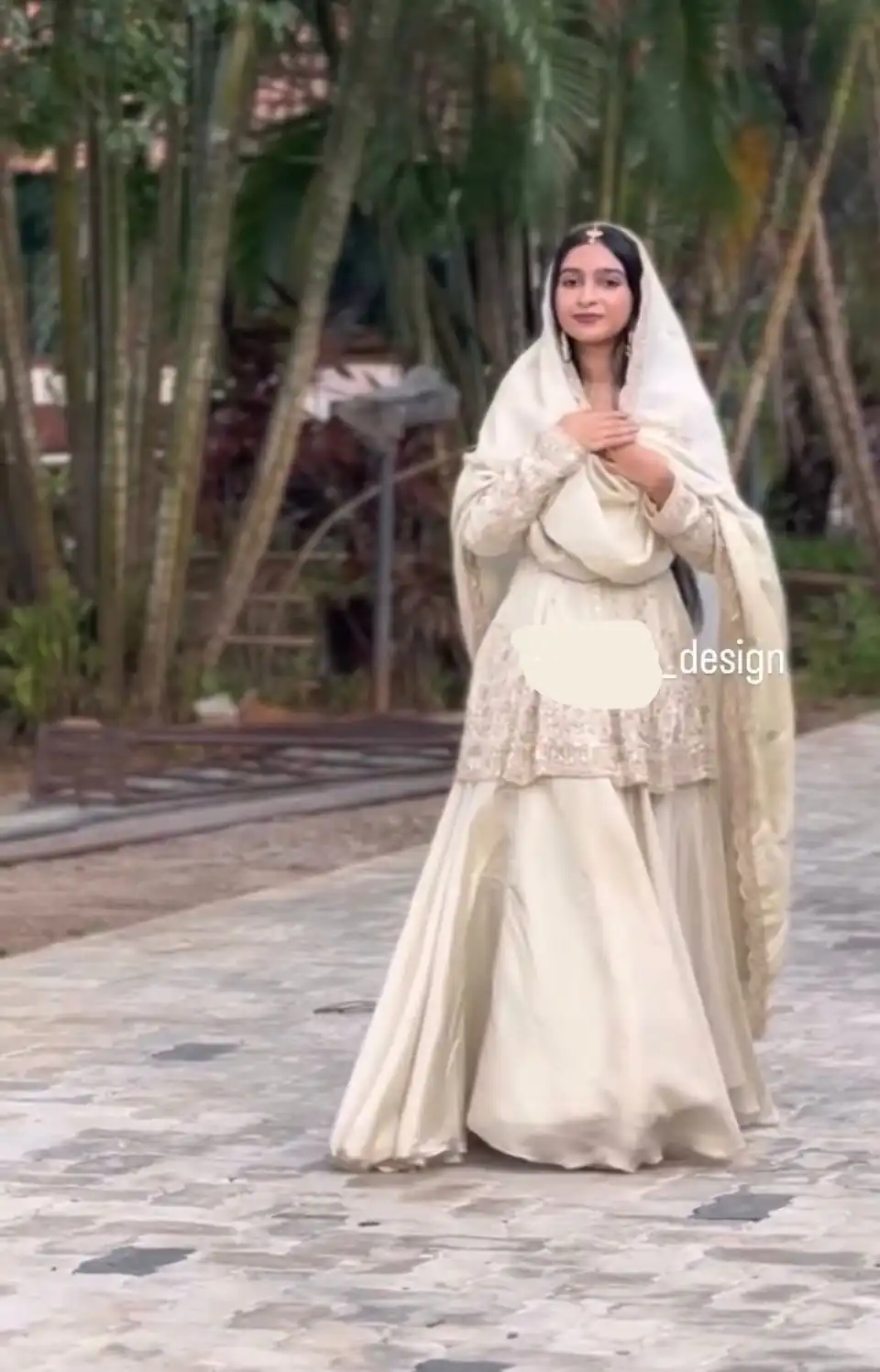 Off White Chinon Silk Embroidery Work Salwar Suit - Image 3