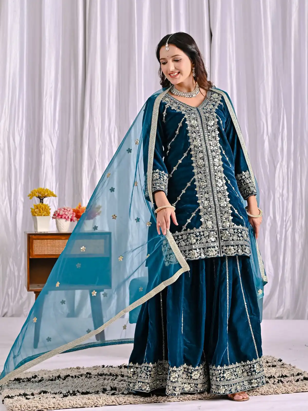 Navy Blue Viscous Velvet  Embroidery Work Salwar Suit - Image 3