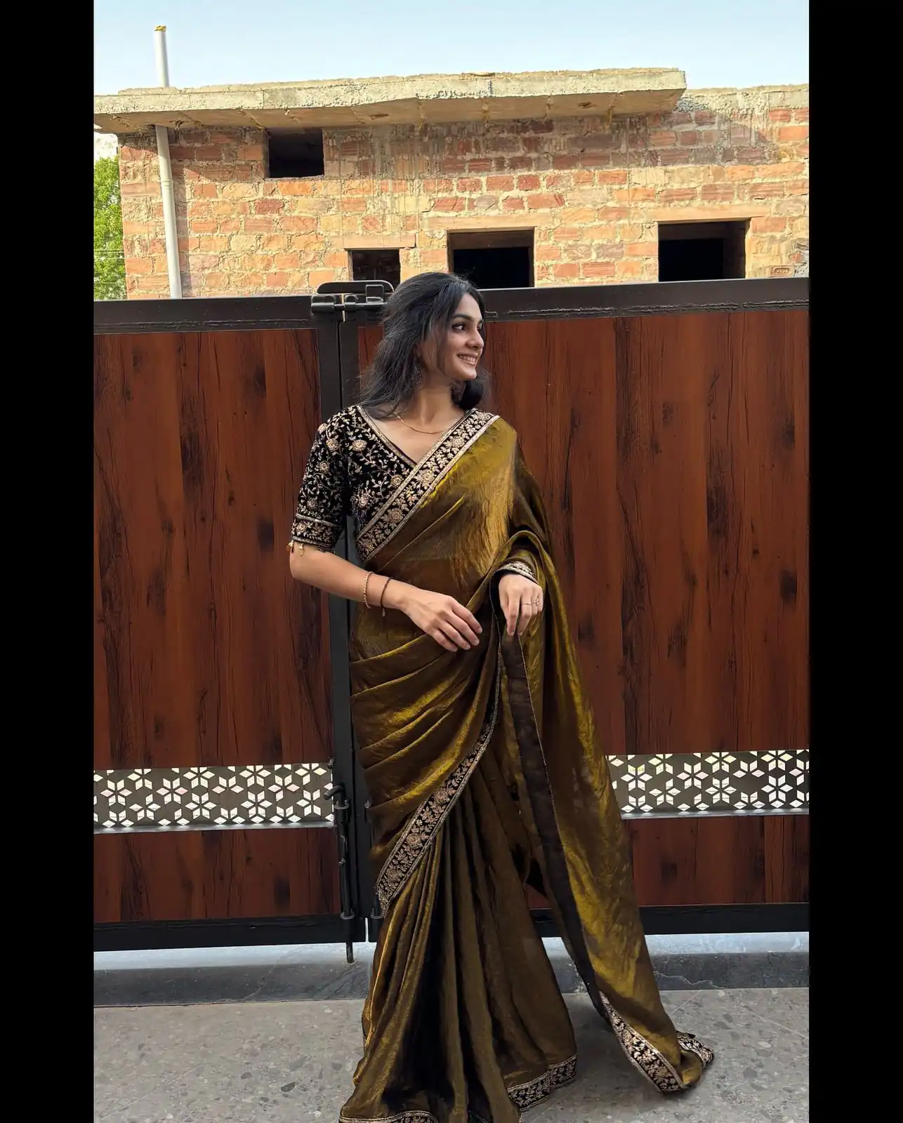 Brown Space Silk Embroidery Zari Work Saree - Image 4