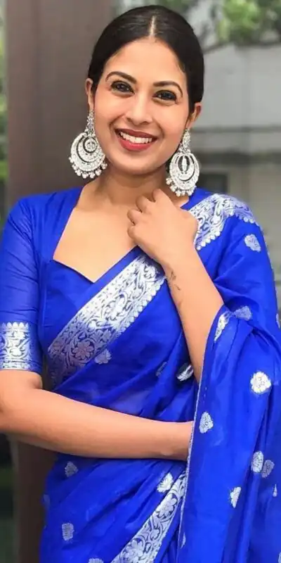 ES 8271 Royal Blue Soft Lichi Silk Saree Perfect for Wedding, Party, Reception, Diwali, Ethnic Day – . Affordable Price ₹1349. Delivery 4-6 Working Days. | Sarees, Bollywood Sarees, Creative Sarees, Designer Sarees, Embroidered Sarees, Ethnic Saree, Modern Digital sarees, Party Wear Sarees