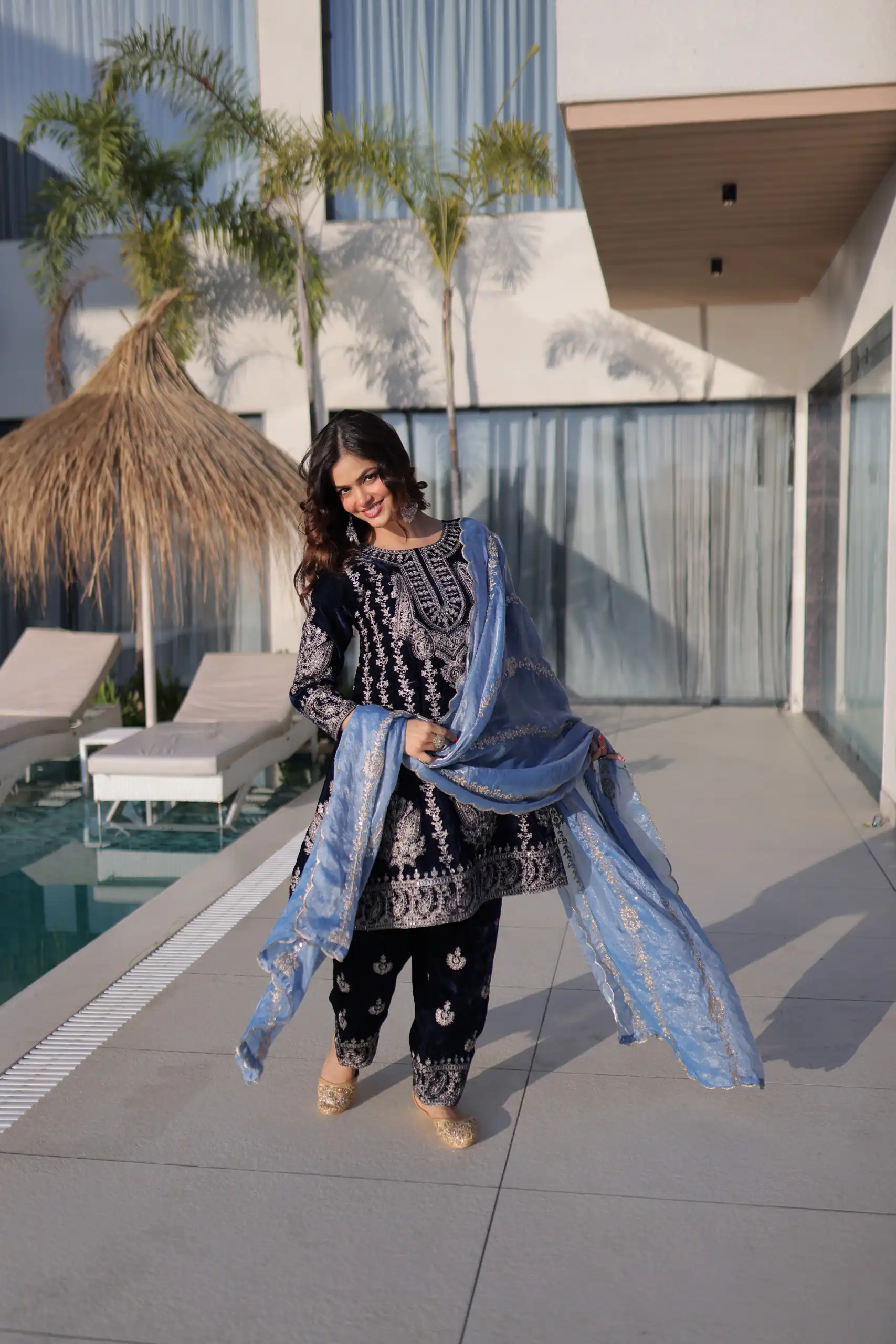 Navy Blue 9000 Velvet Zari Embroidery Work Salwar Suit - Image 2