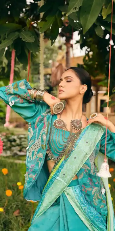 RR 34 Blue Shimmer Saree Perfect for Wedding, Party, Cultural Events, Durga Puja, Reception – . Best Price ₹2049. Delivery 4-6 Working Days. Shop now. | Sarees, Bollywood Sarees, Creative Sarees, Designer Sarees, Embroidered Sarees, Ethnic Saree, Modern Digital sarees, Party Wear Sarees