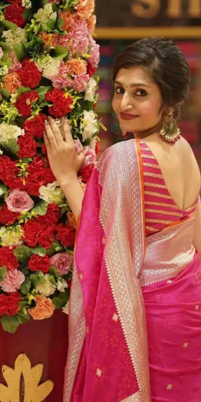 ES 8264 Red Color Soft Lichi Silk Saree with Lace Border & Lace Work. Best Price ₹1349. Delivery 4-6 Working Days. Shop now. | Sarees, Bollywood Sarees, Creative Sarees, Designer Sarees, Embroidered Sarees, Ethnic Saree, Modern Digital sarees, Party Wear Sarees