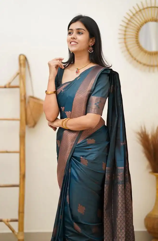 Teal Soft Lichi Silk Jacquard Rich Pallu Saree - Image 3