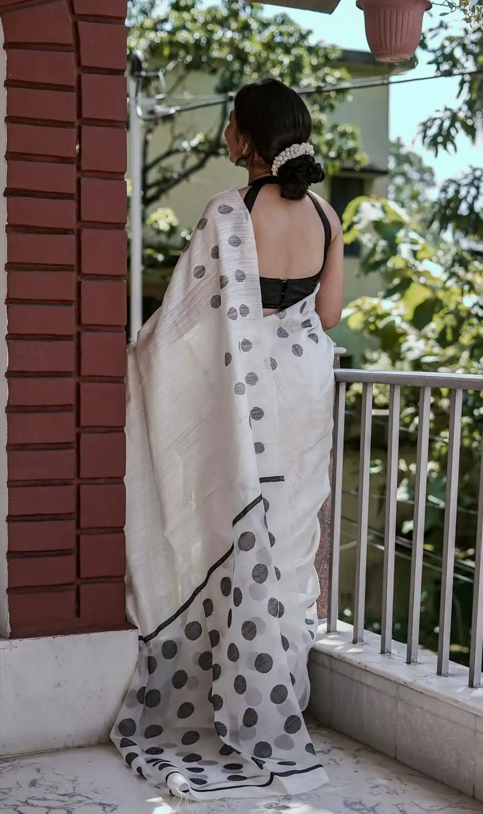 White Soft Lilan Weaving Work Saree - Image 8