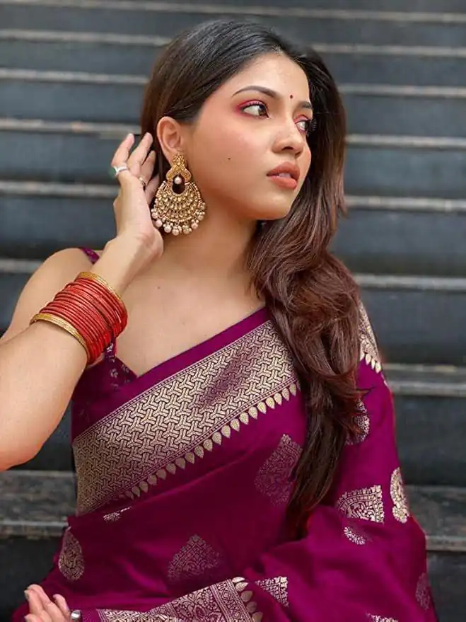 Wine Soft Lichi Jacquard Rich Pallu Saree - Image 3